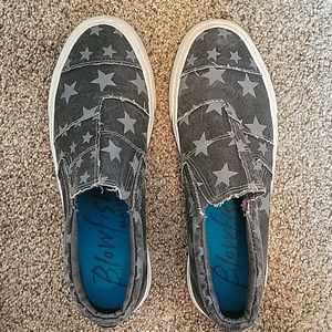 Sneakers. Blowfish slip ons size 10. Multicolor